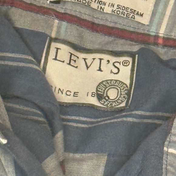 Vintage 80s Levi's Blue and White Plaid Button front Shirt. - Picture 4 of 4